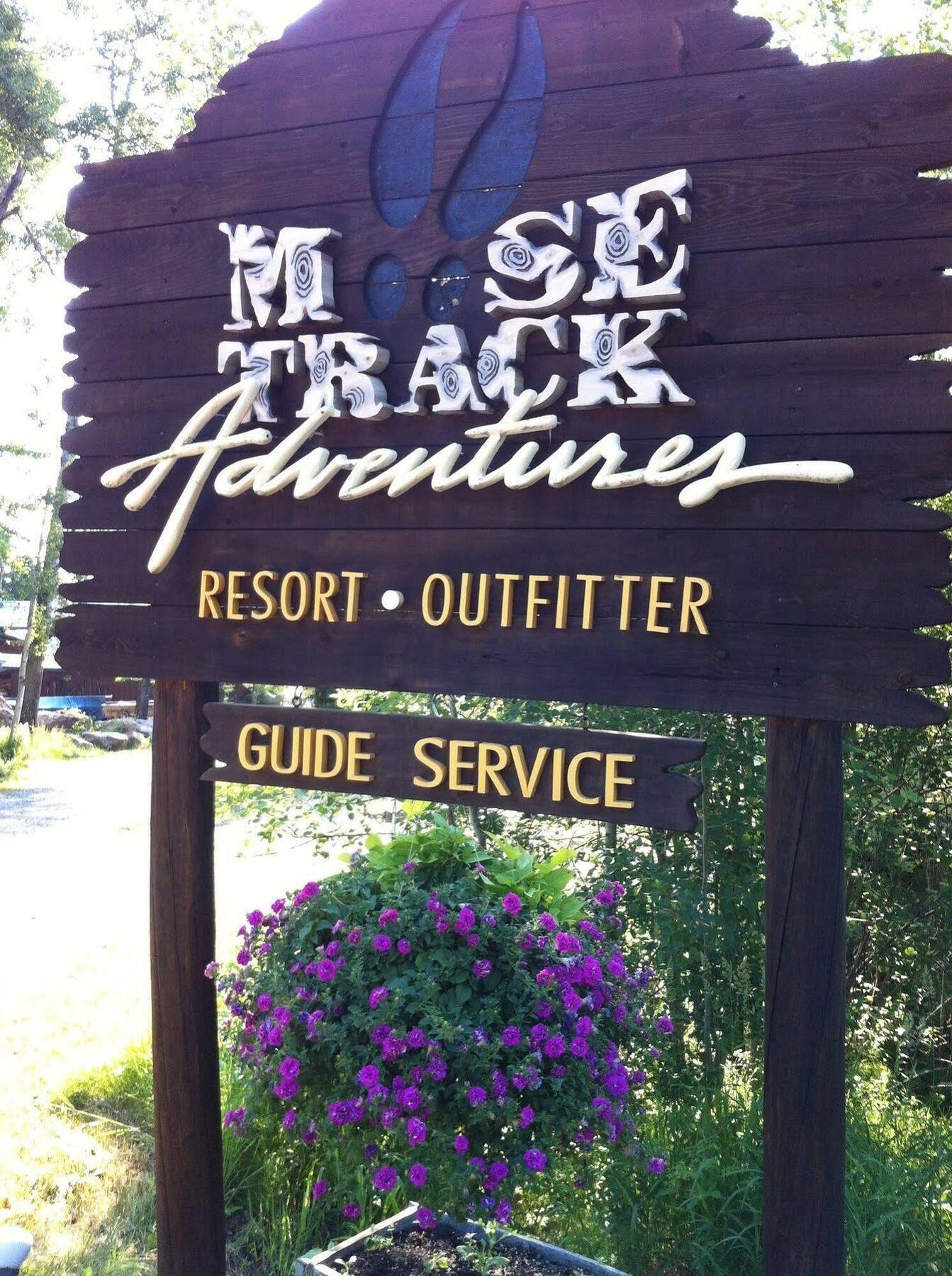Moose Track Adventures Resort Winton Exterior foto
